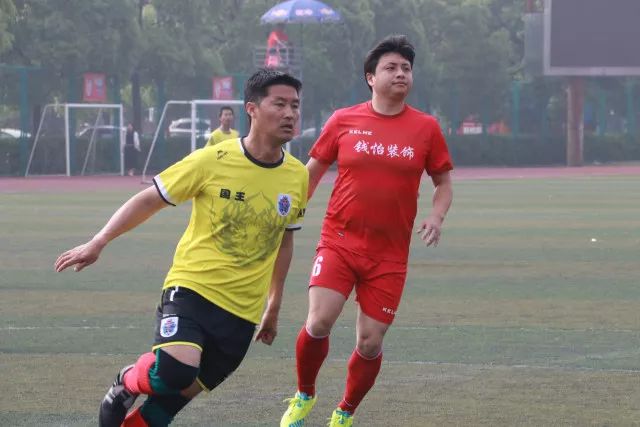名记：雄鹿还在接触更多球队寻求更好报价 绿军&森林狼是潜在下家